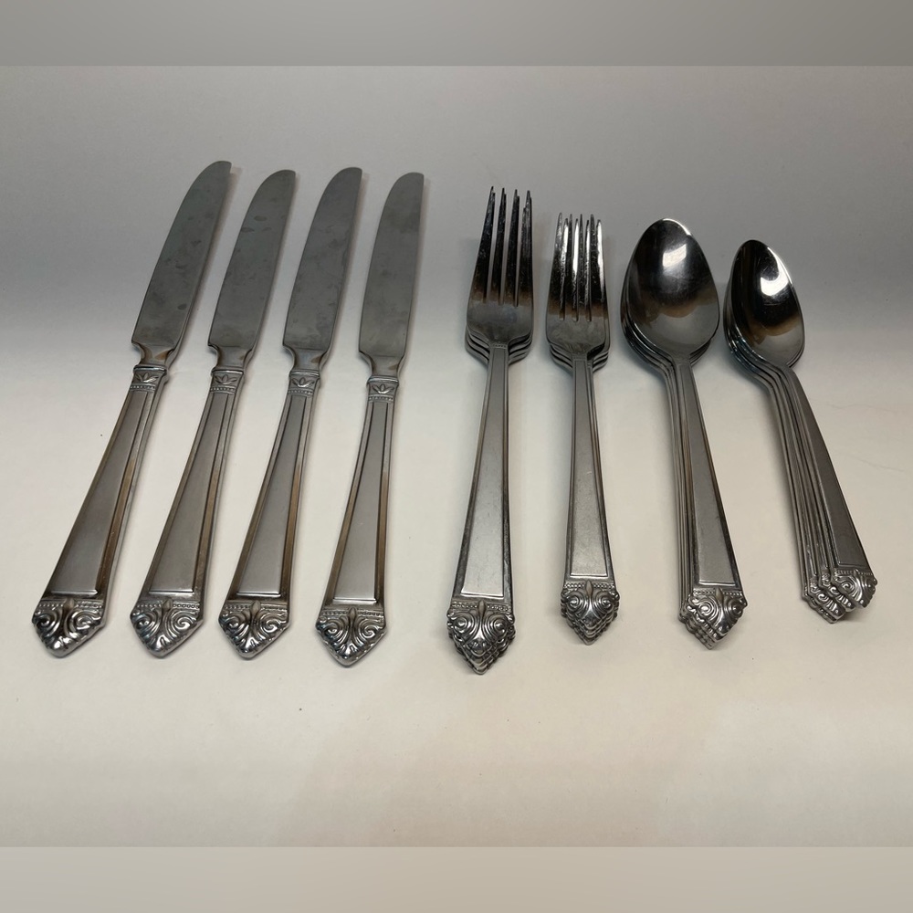 Used Oneida stainless steel flatware Place Setting of 4  Full Set Of 20